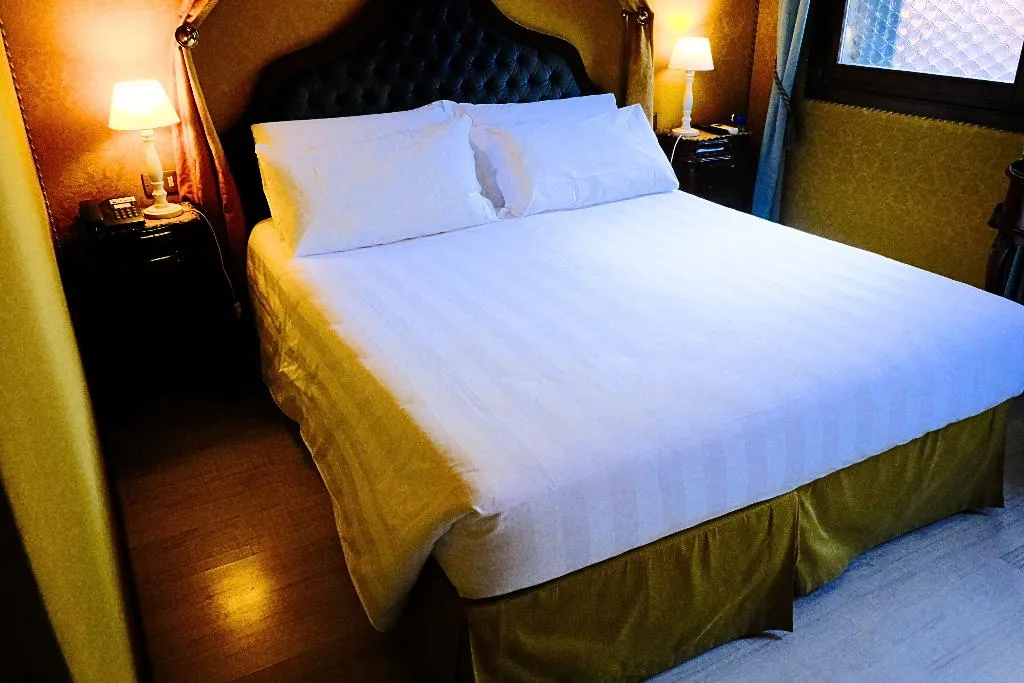 DOUBLE CITY VIEW QUEEN BED Room, San Gallo, Venice