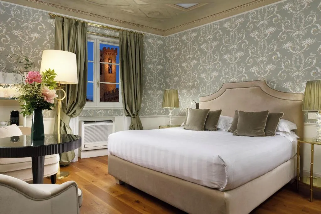 DOUBLE DELUXE WITH VIEWS Room, San Firenze Suites And Spa, Florence