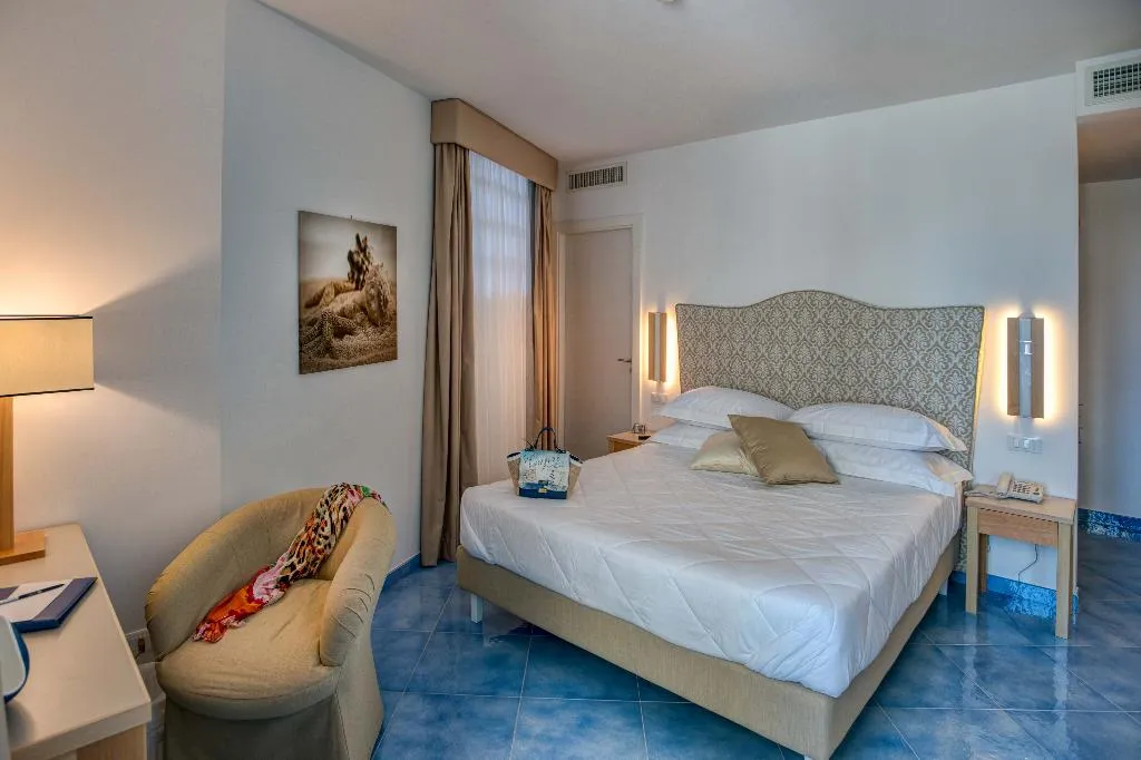 DOUBLE STANDARD Room, Boutique Hotel Helios, Naples