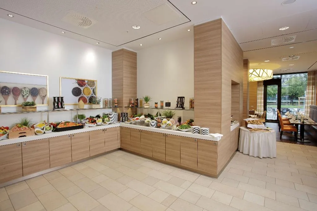 Restaurant, H4 Hotel Berlin Alexanderplatz, Berlin
