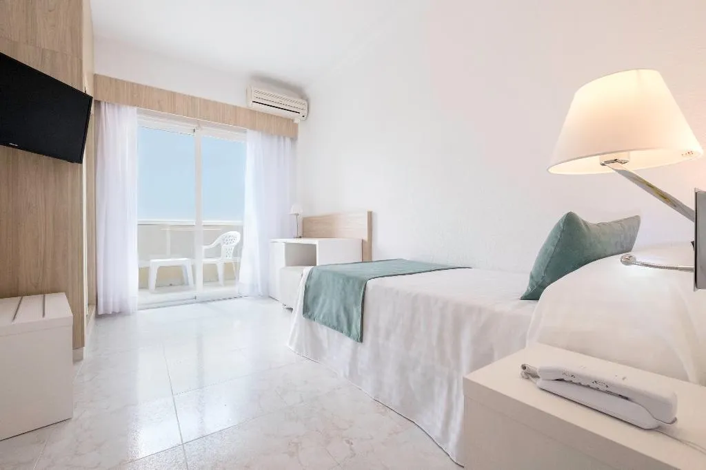 SINGLE STANDARD Room, Azuline Hotel Bahamas, Majorca