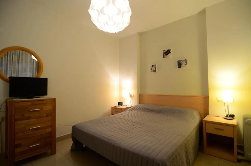APARTMENT CAPACITY 6 TWO BEDROOMS Room, Mestral, Costa Brava