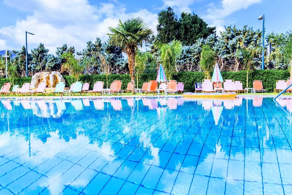 Pool, Yiannis Manos, Crete