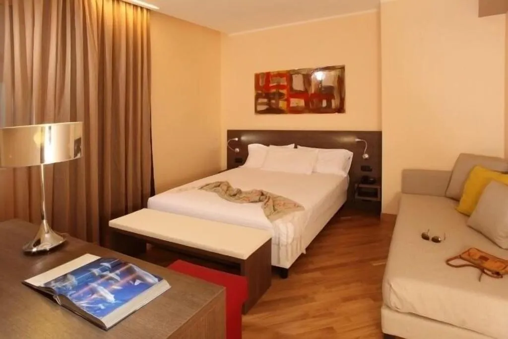 Double or Twin SUPERIOR ONE BEDROOM Room, Villa Mercede, Rome