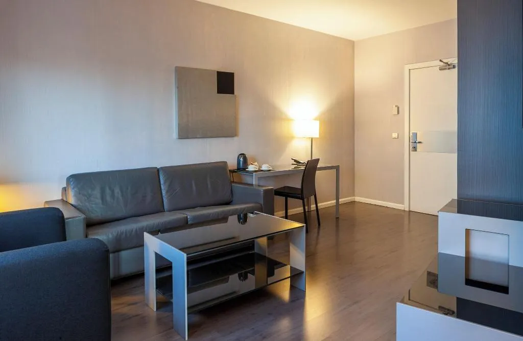 STUDIO KING SIZE BED Room, Porcel Torneo, Seville