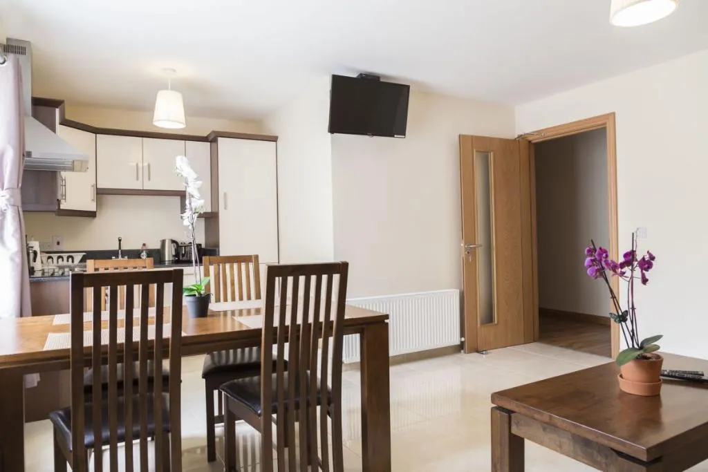 APARTMENT TWO BEDROOMS Room, Five Lamps Suites, Dublin