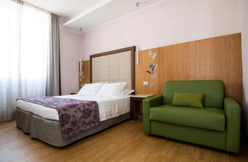 TRIPLE WITH VIEWS Room, Giolli Nazionale, Rome
