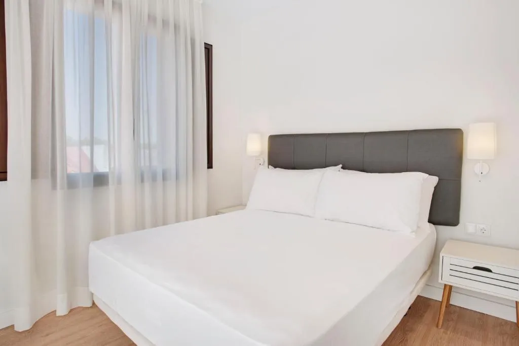 APARTMENT TWO BEDROOMS Room, Apartamentos Metrópolis Sevilla, Seville