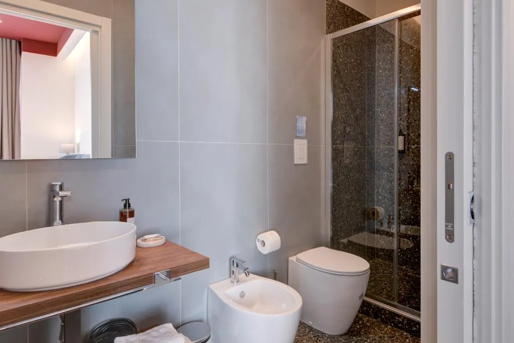 DOUBLE DELUXE WITH BALCONY Room, Well Suites - Piazza dei Martiri, Naples