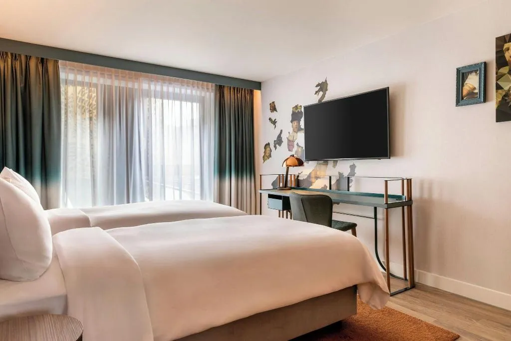 TWIN STANDARD Room, Renaissance Amsterdam Hotel, Amsterdam