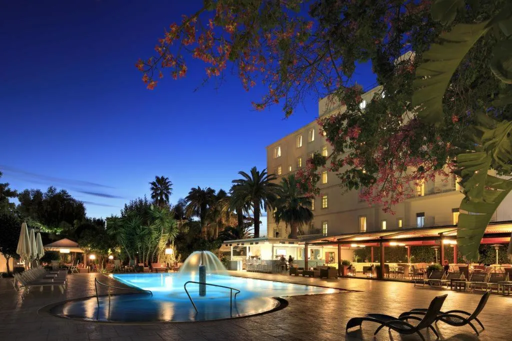 Pool, Hotel Mediterraneo Sorrento, Naples