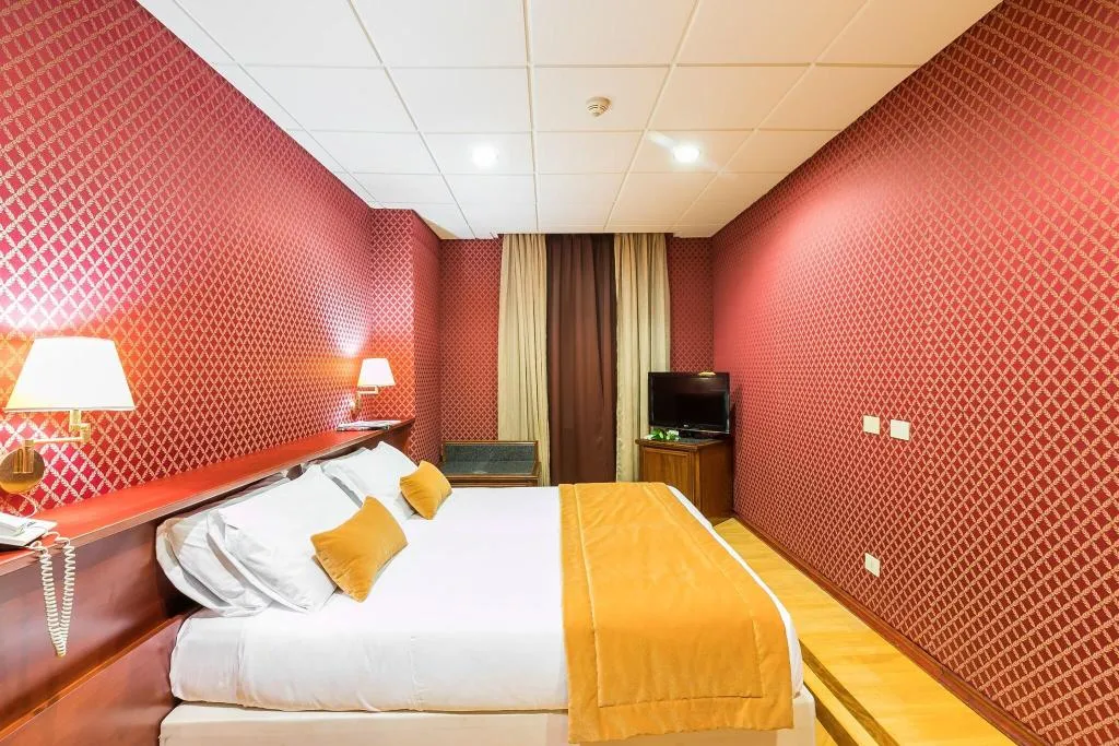 DOUBLE SUPERIOR QUEEN BED Room, Madison, Rome