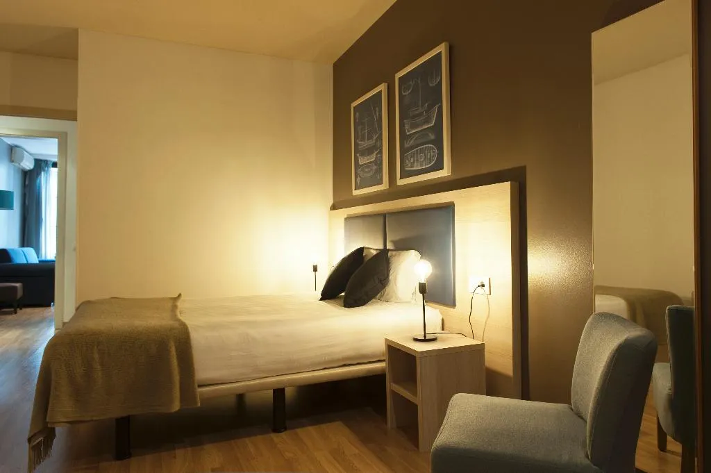 APARTMENT TWO BEDROOMS TWO BATHROOMS Room, MH Apartments Ramblas, Barcelona