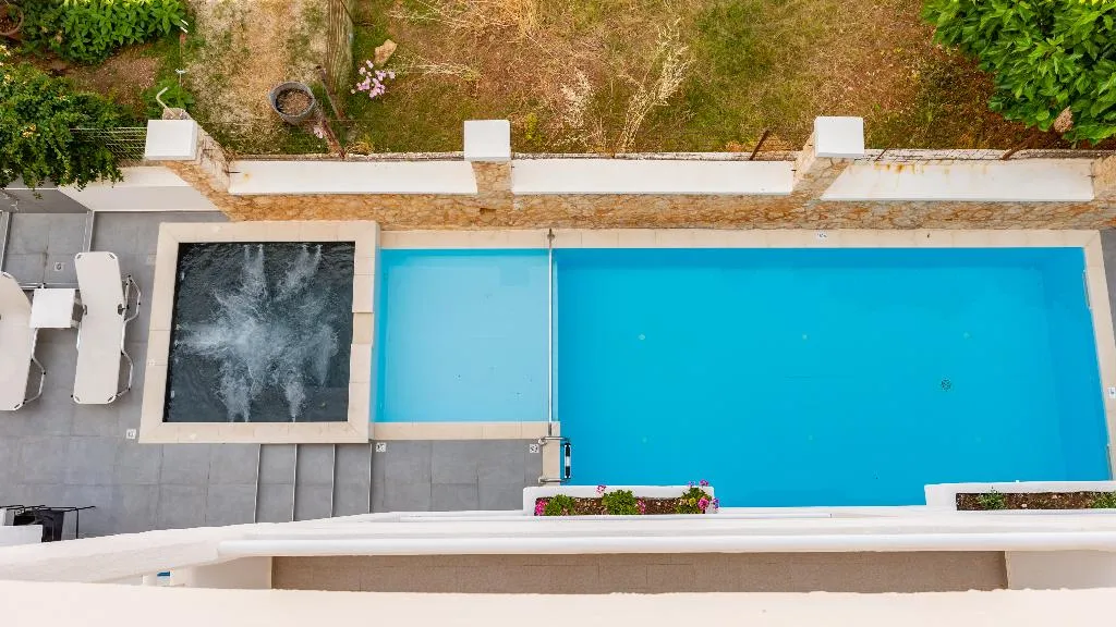 Pool, Alexis, Crete
