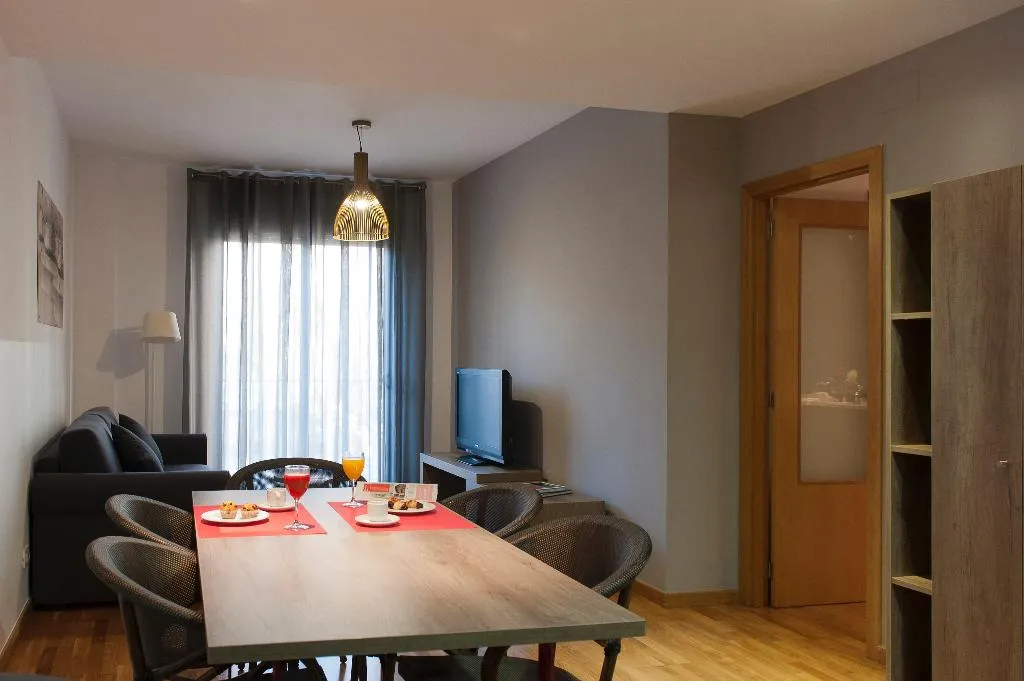 APARTMENT THREE BEDROOMS Room, MH Apartments Gracia, Barcelona