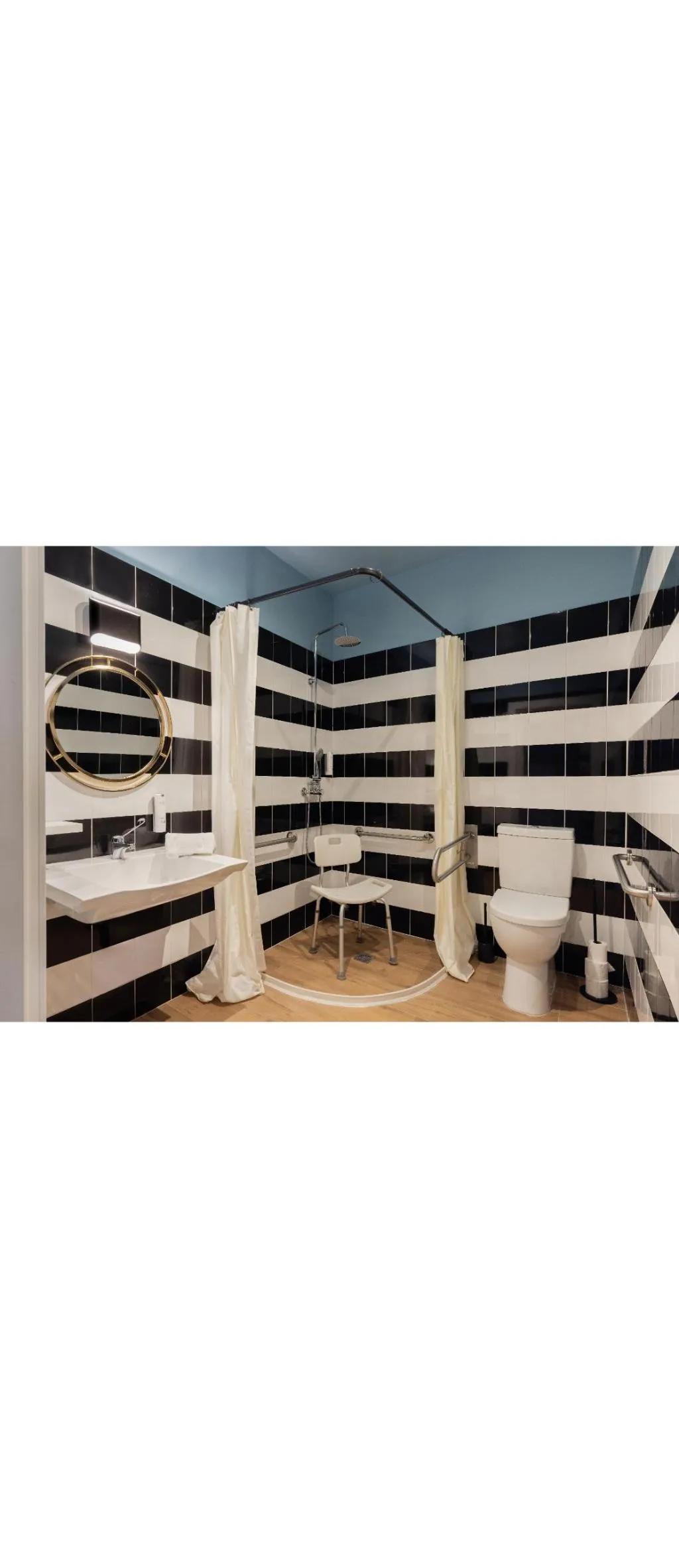 APARTMENT TWO BEDROOMS WITH TERRACE Room, Libere Valencia Abastos, Valencia