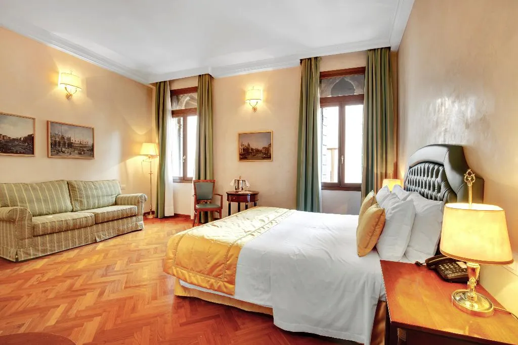 JUNIOR SUITE CLASSIC Room, Dona Palace, Venice