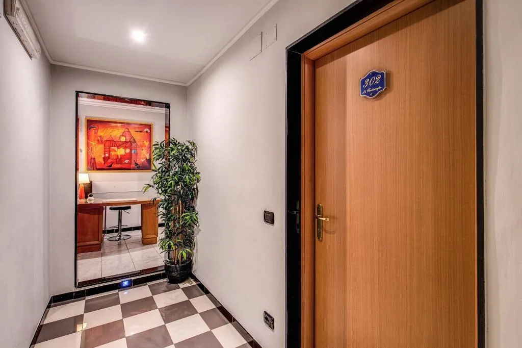 Lobby, Roma Da Noi, Naples
