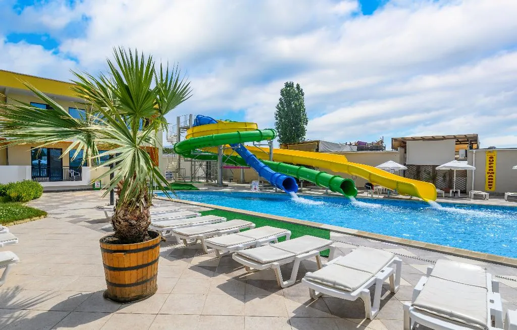 Pool, Glarus, Bourgas