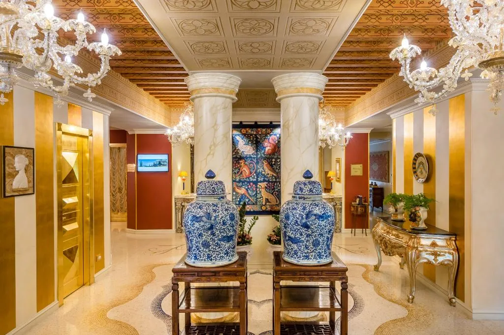 Lobby, Villa e Palazzo Aminta, Milan