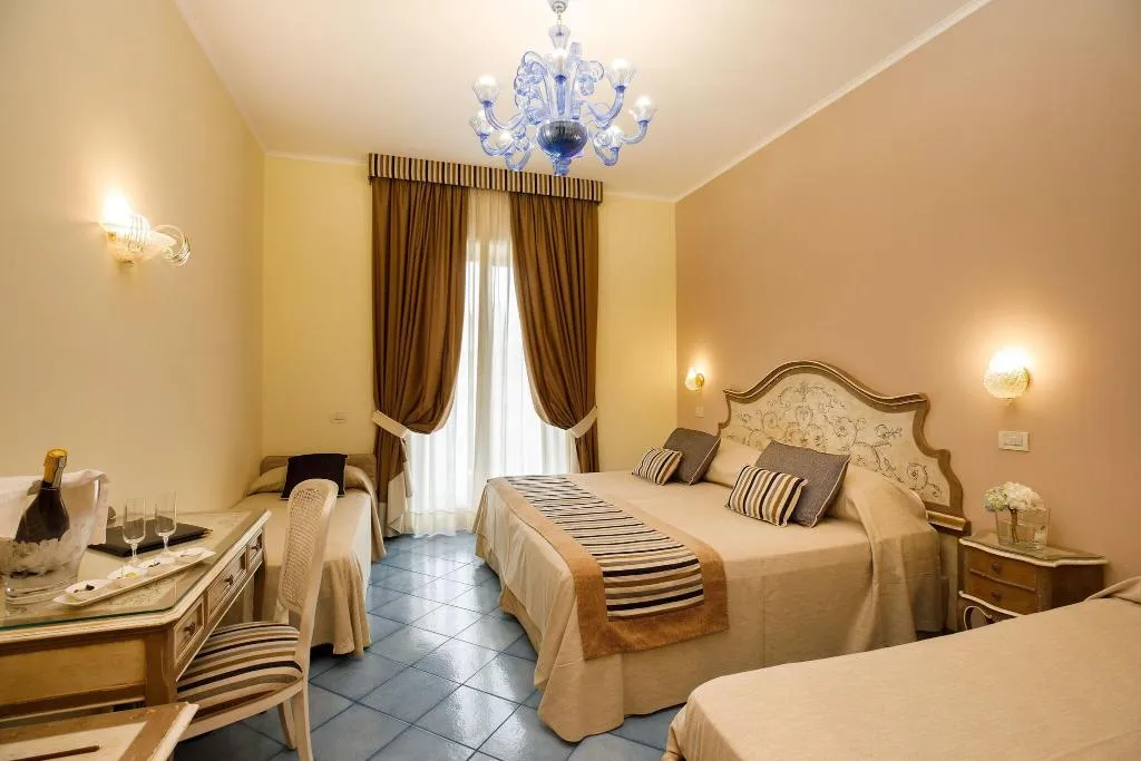 Room, Zi' Teresa, Naples