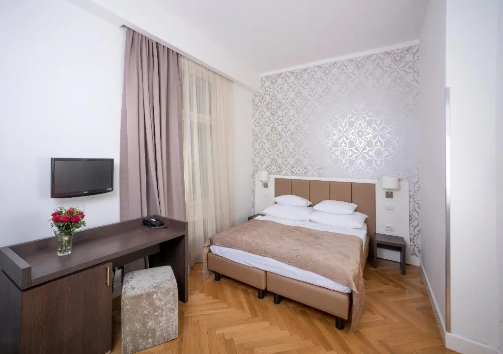DOUBLE STANDARD Room, Deminka Palace, Prague