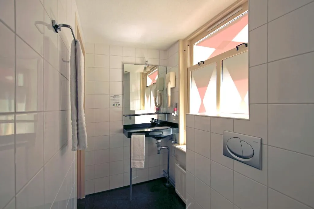 SINGLE STANDARD Room, A-train, Amsterdam