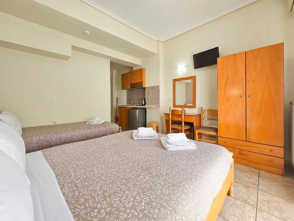 QUADRUPLE WITH BALCONY Room, Lucia Hotel Paralia, Thessaloniki