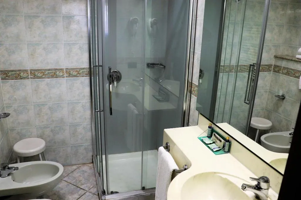 TRIPLE STANDARD Room, Hotel Domenichino, Milan