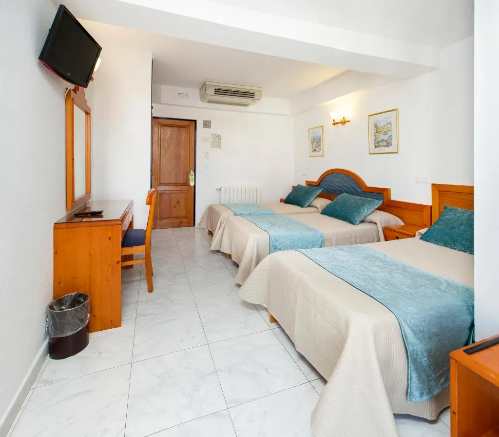 TRIPLE STANDARD Room, Hostal Mari, Ibiza