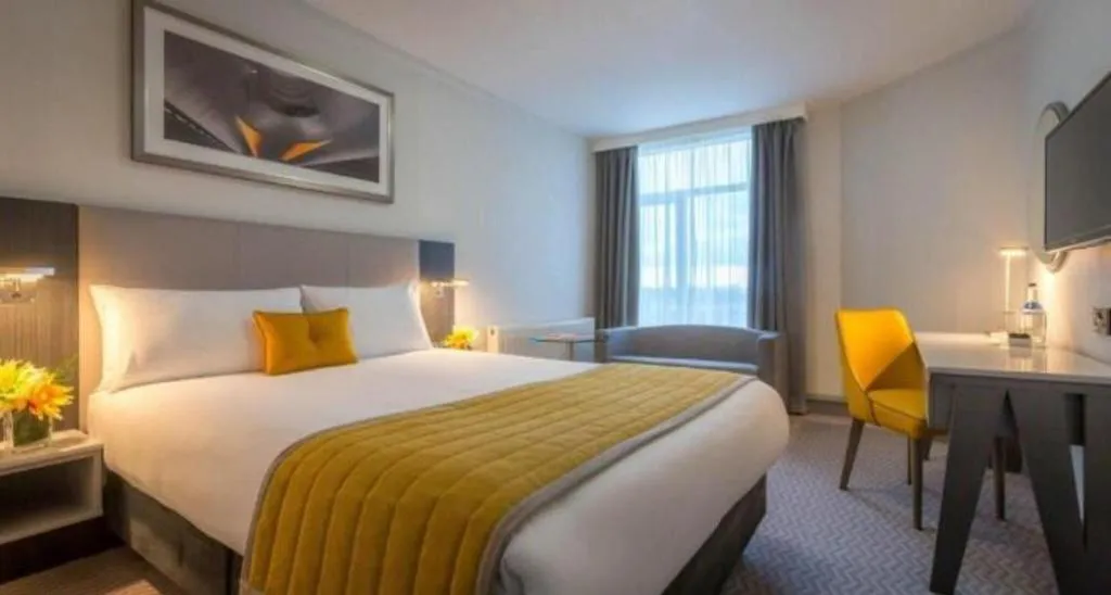 DOUBLE EXECUTIVE KING BED Room, Maldron Hotel Smithfield, Dublin