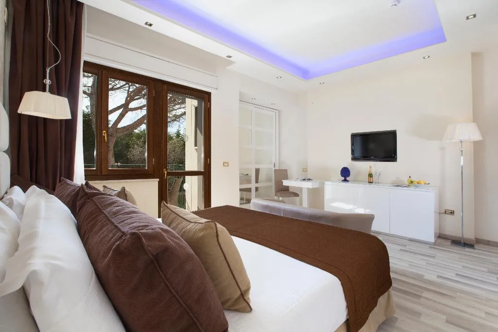 DOUBLE SUPERIOR GARDEN VIEW Room, Nastro Azzurro Resort, Naples