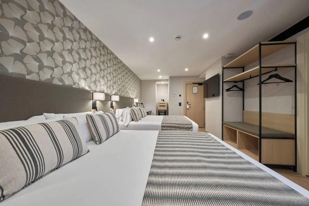 FAMILY ROOM DELUXE QUEEN BED Room, Catalonia Park Güell, Barcelona