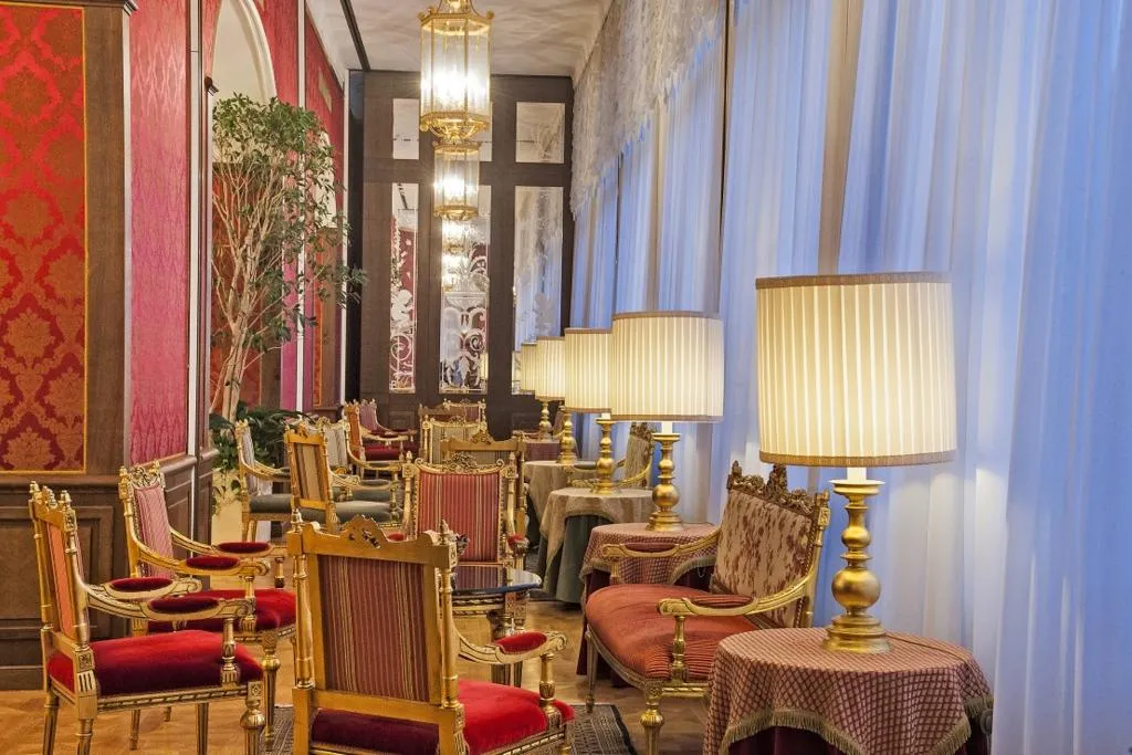 Bar, Regina Palace, Milan