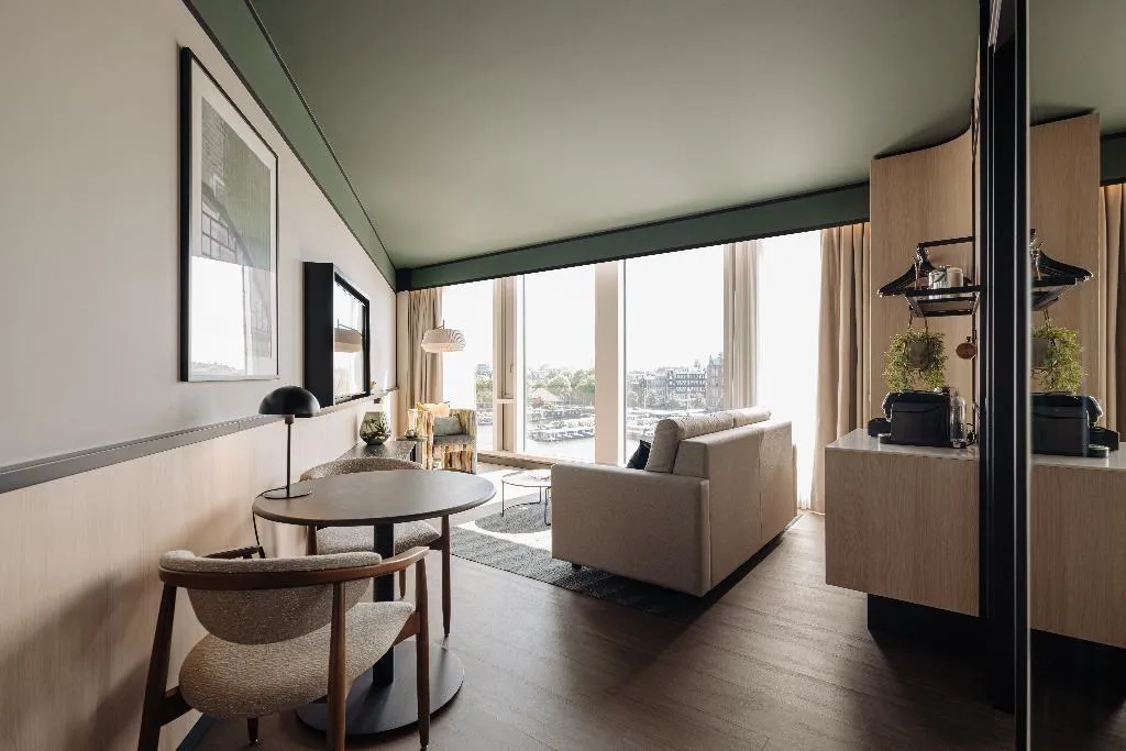 SUITE CITY VIEW Room, DoubleTree by Hilton Amsterdam Centraal Station, Amsterdam