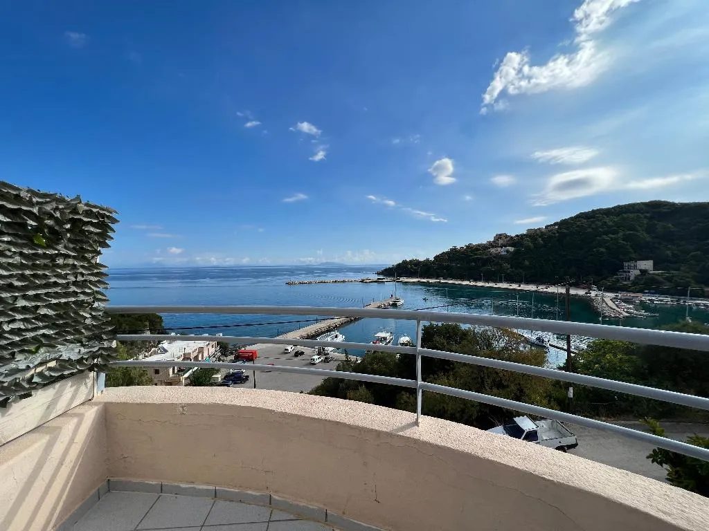 APARTMENT CAPACITY 5 Room, Harbour View, Kalamata