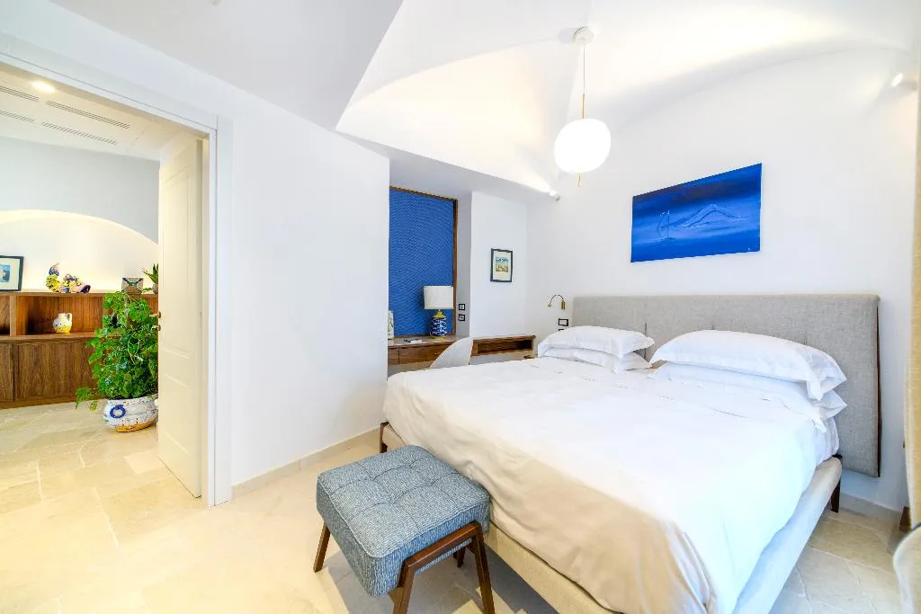 VILLA FIVE BEDROOMS WITH MORE THAN THREE BATHROOMS Room, Orablu Exclusive Villas, Naples