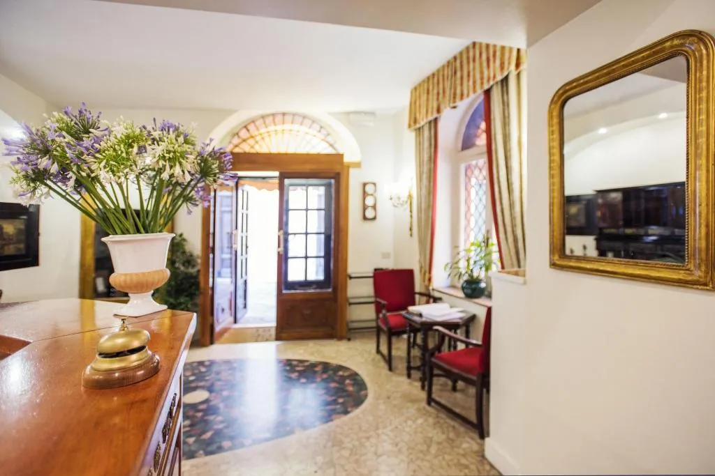 Lobby, Hotel Due Torri, Rome