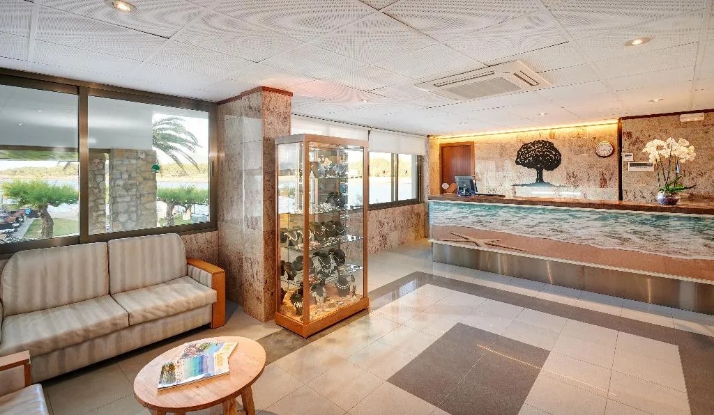 Lobby, More, Majorca