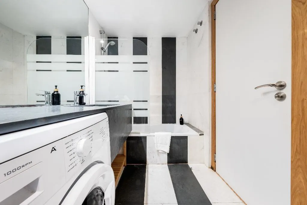 APARTMENT CAPACITY 4 ONE BEDROOM Room, AinB Sagrada Familia Apartments, Barcelona