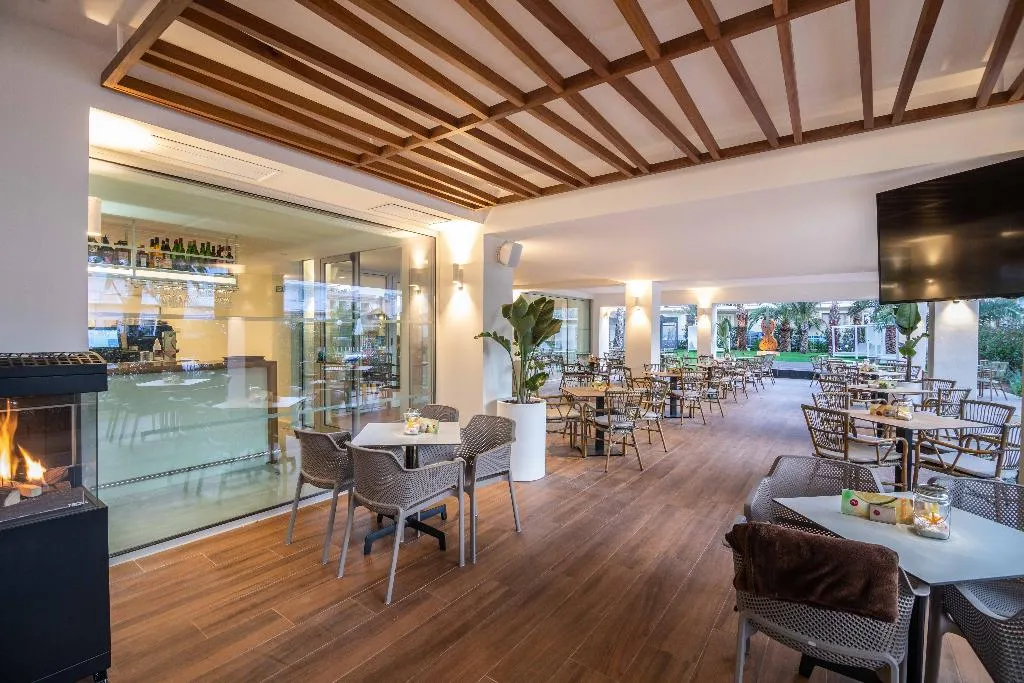 Bar, JS Yate, Majorca
