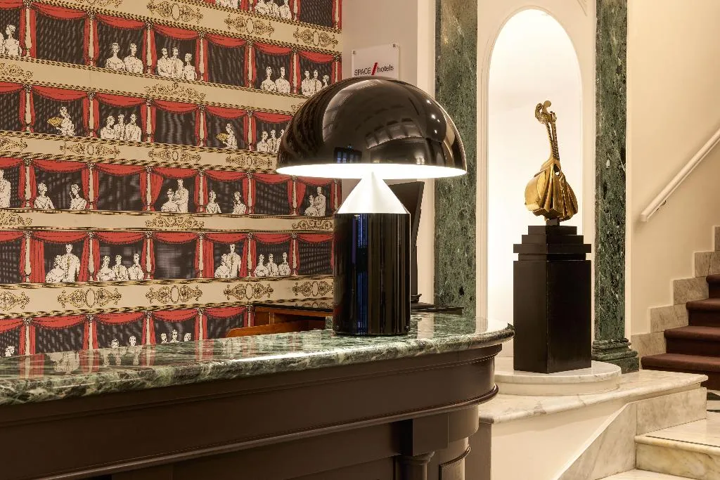 Lobby, Mascagni, Rome