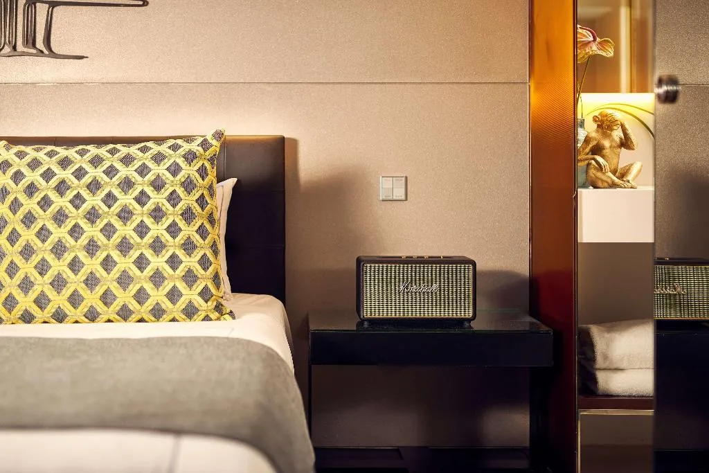 Room WITH VIEWS Room, art'otel amsterdam, Powered by Radisson Hotels, Amsterdam