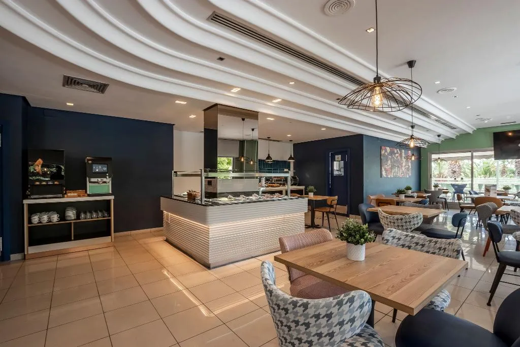 Restaurant, Travelodge Alicante Puerto, Costa Blanca