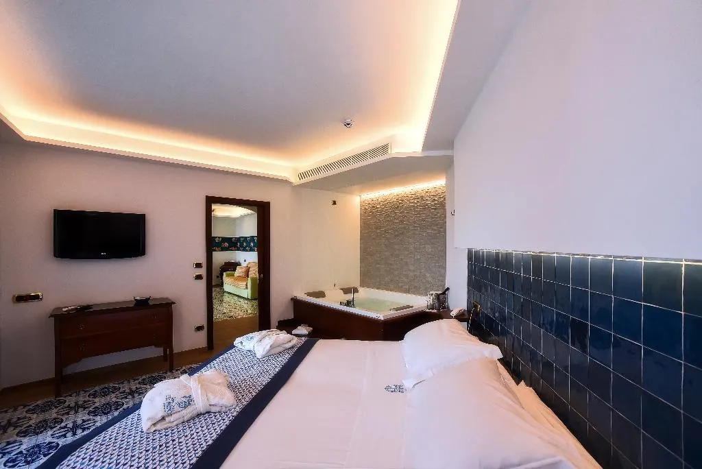 SUITE SEA FRONT Room, Ravello Art Hotel Marmorata, Naples