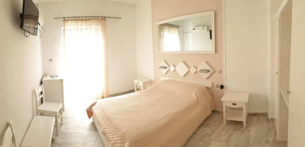 SINGLE MOUNTAIN VIEW Room, Porto Castello, Santorini