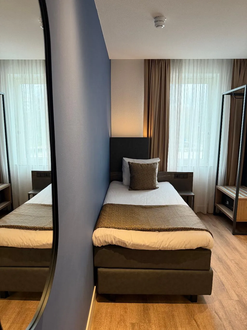 SINGLE STANDARD Room, OZO Hotels Antares Amsterdam Schiphol Airport, Amsterdam