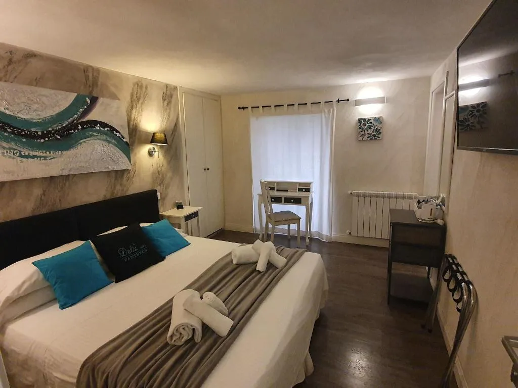 Room, Delsi Suites Pantheon, Rome