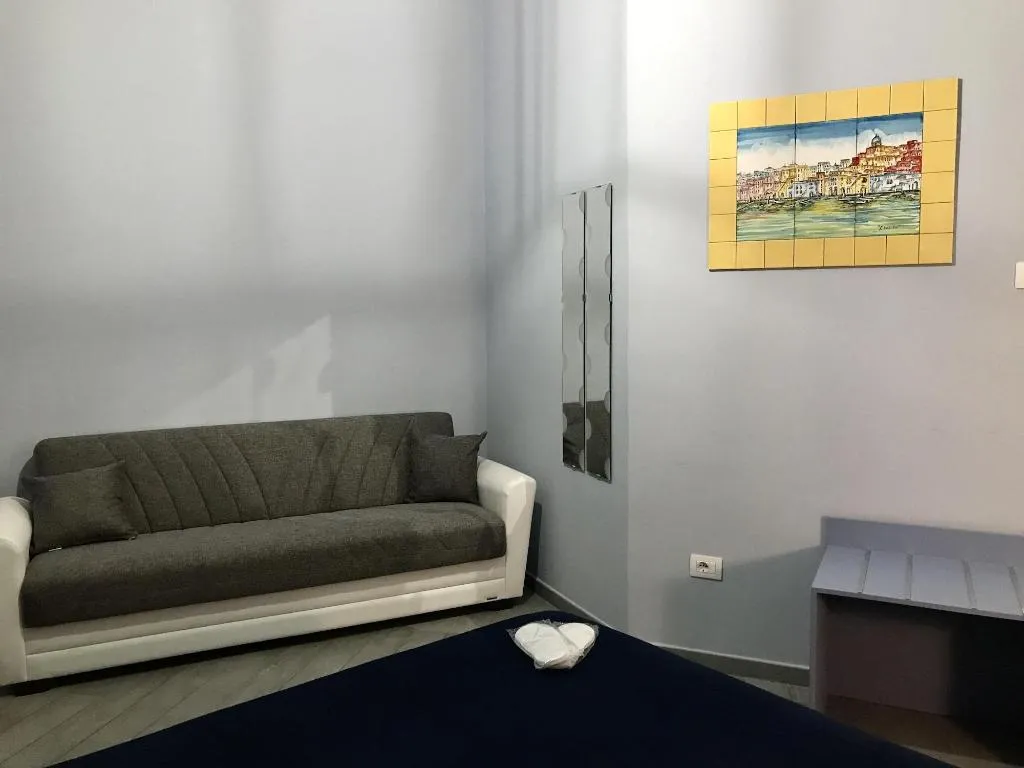 Room, La Perla Del Golfo, Naples