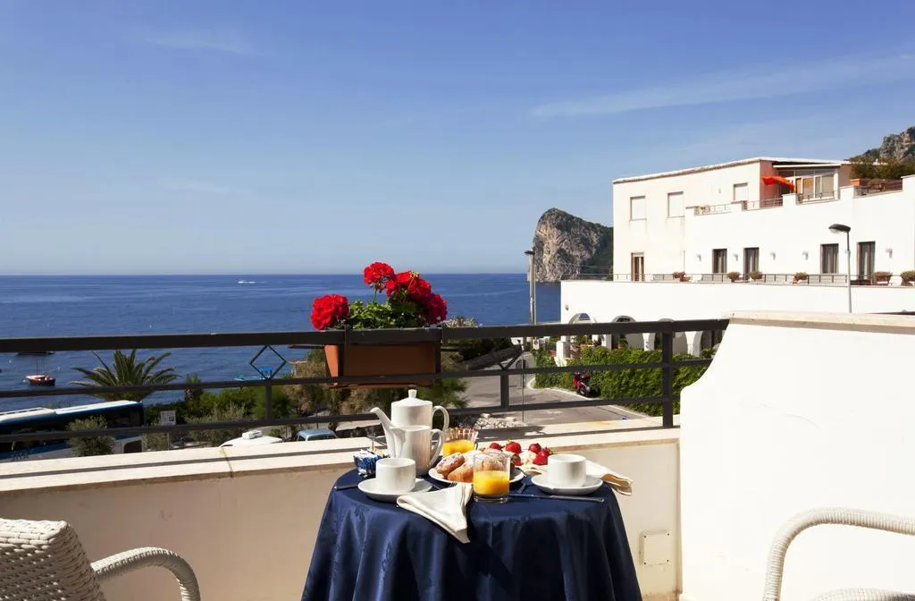 JUNIOR SUITE SEA VIEW Room, Punta Campanella Resort & Spa, Naples